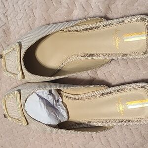 New without tag beige;cream slide by Sam Edelmon. Size 10M